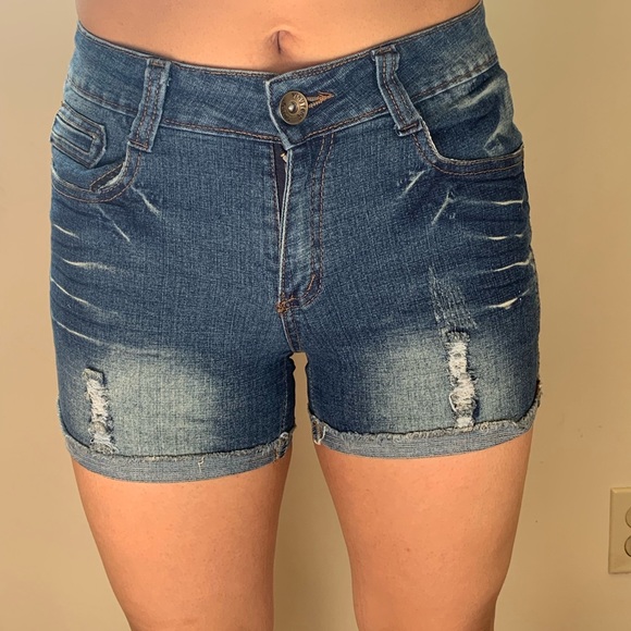 Shorts - Picture 2 of 4